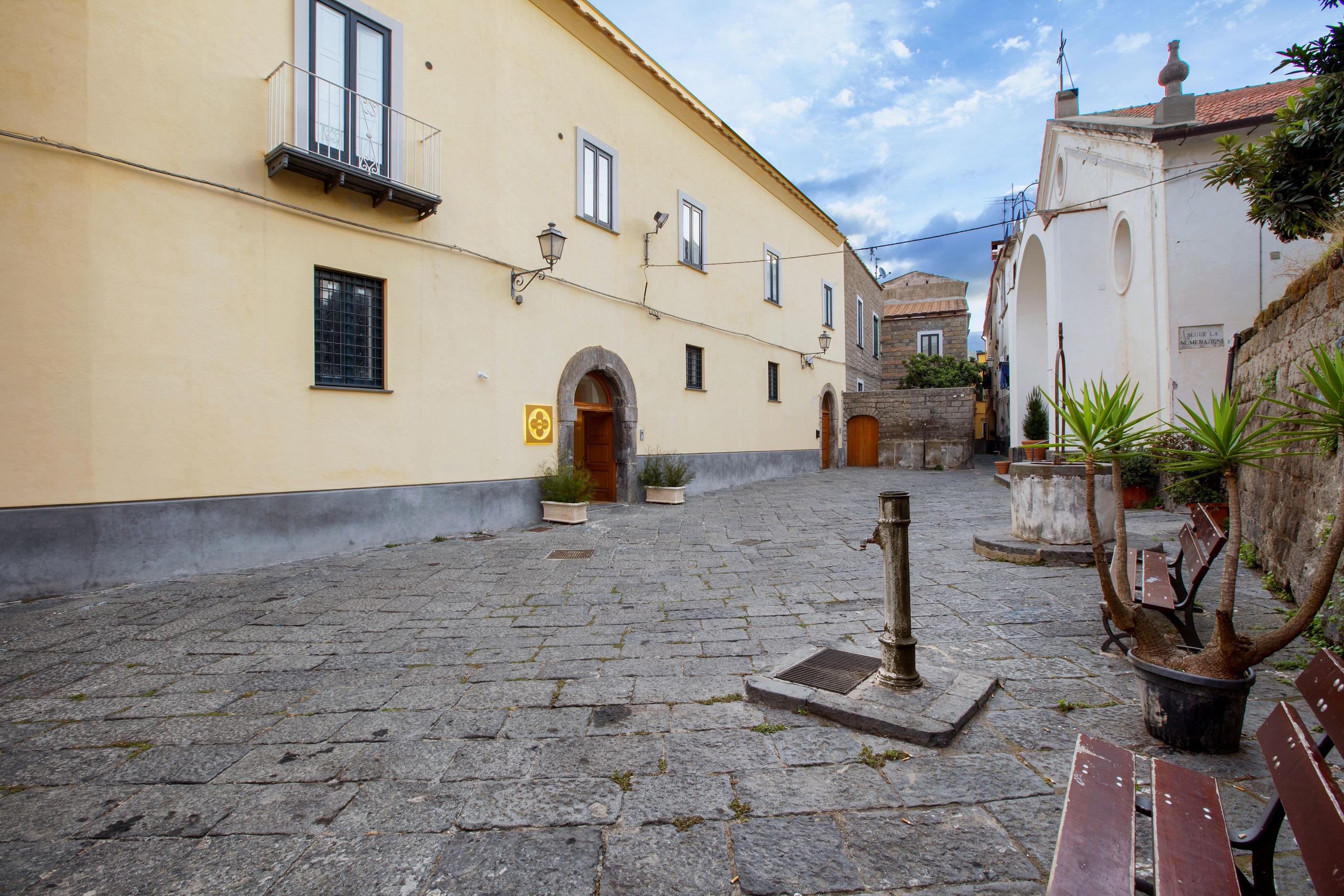 Unconventional Sorrento Coast Hotel 3*