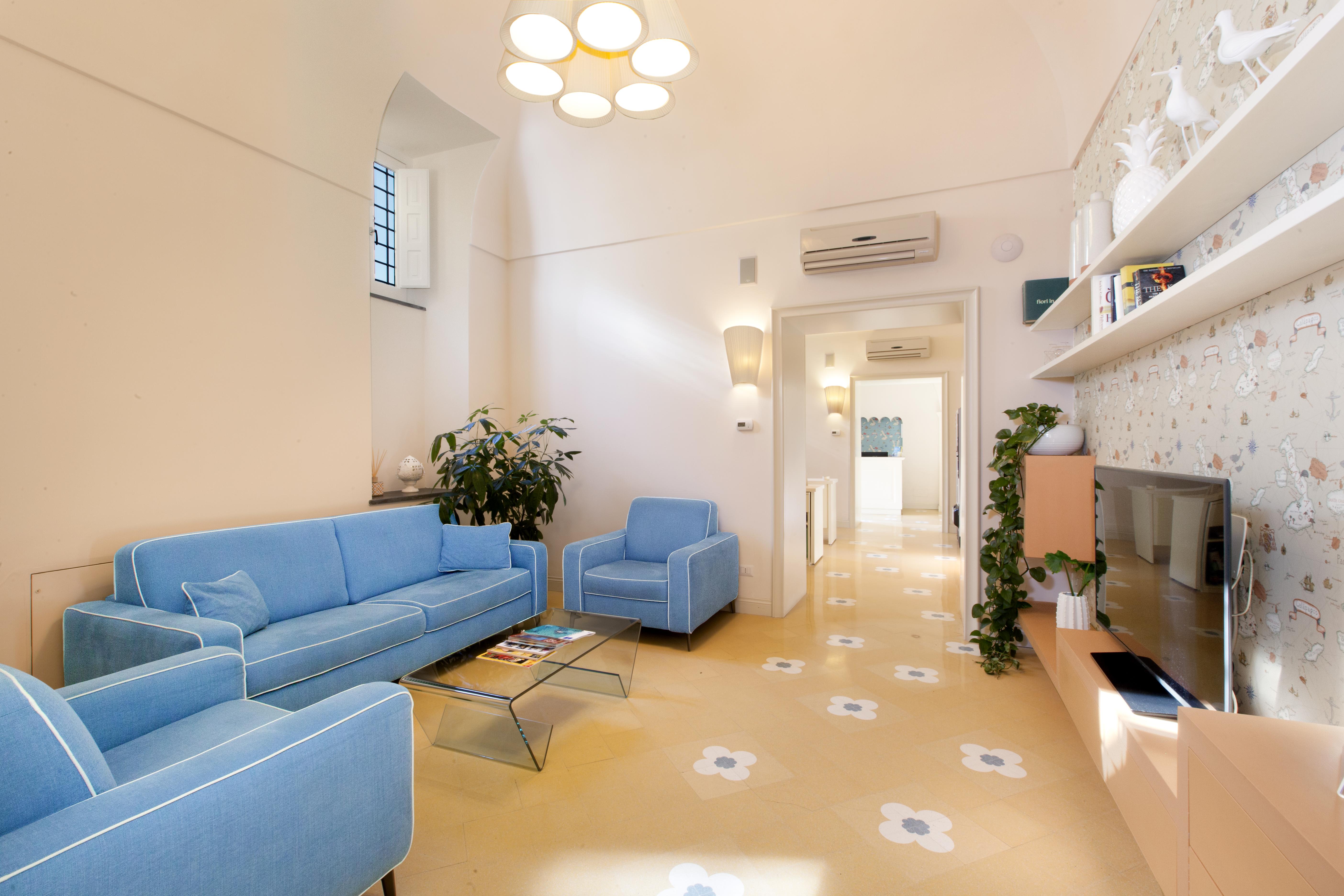 Unconventional Sorrento Coast Hotel 3*
